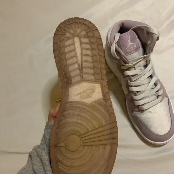 Jordan 1s Retro Heiress Plum - Picture 10 of 10